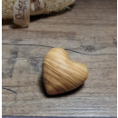 Handschmeichler aus Olivenholz in Herzform 3 cm
